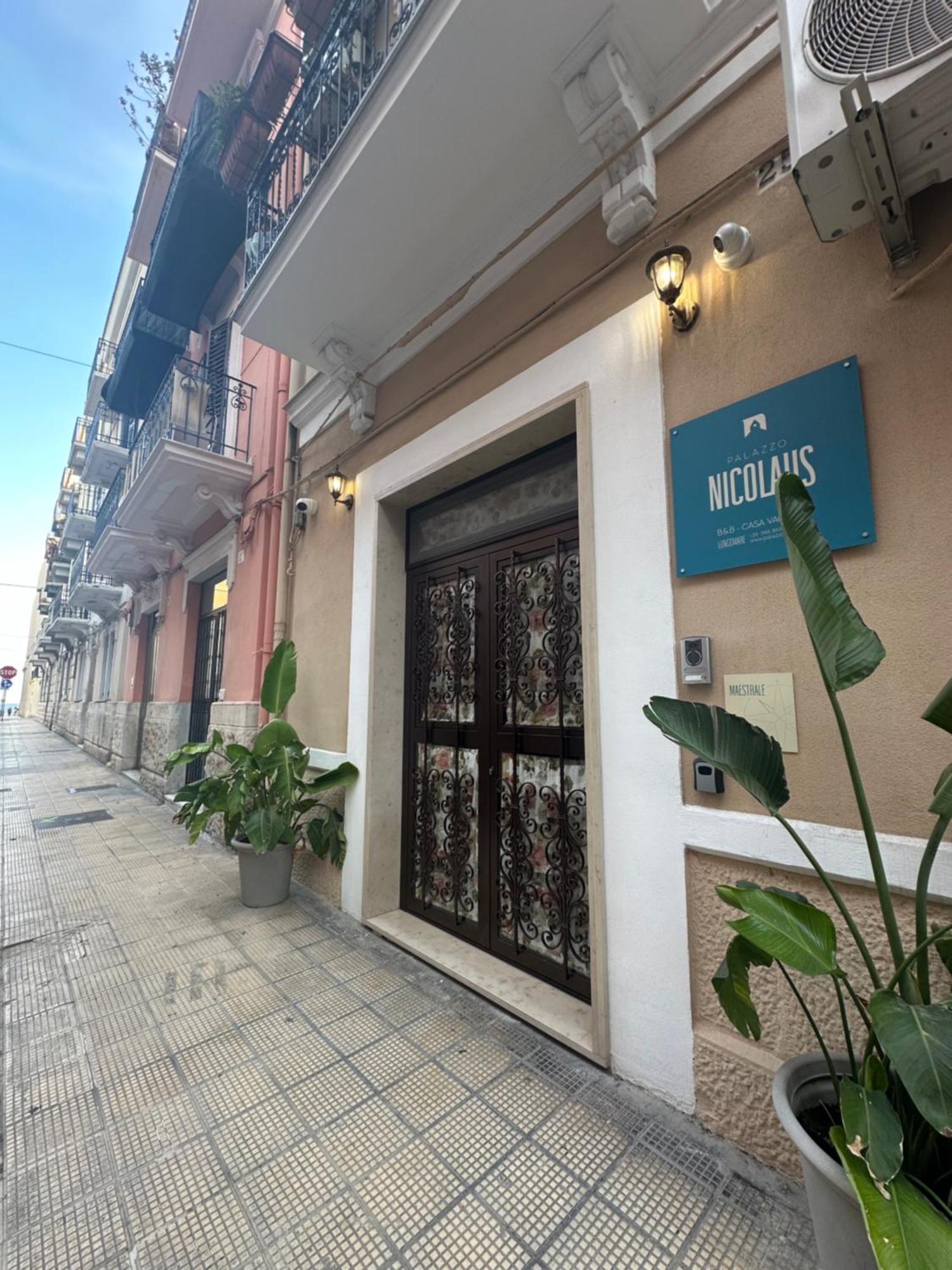 לינה וארוחת בוקר בארי Palazzo Nicolaus Del Lungomare מראה חיצוני תמונה